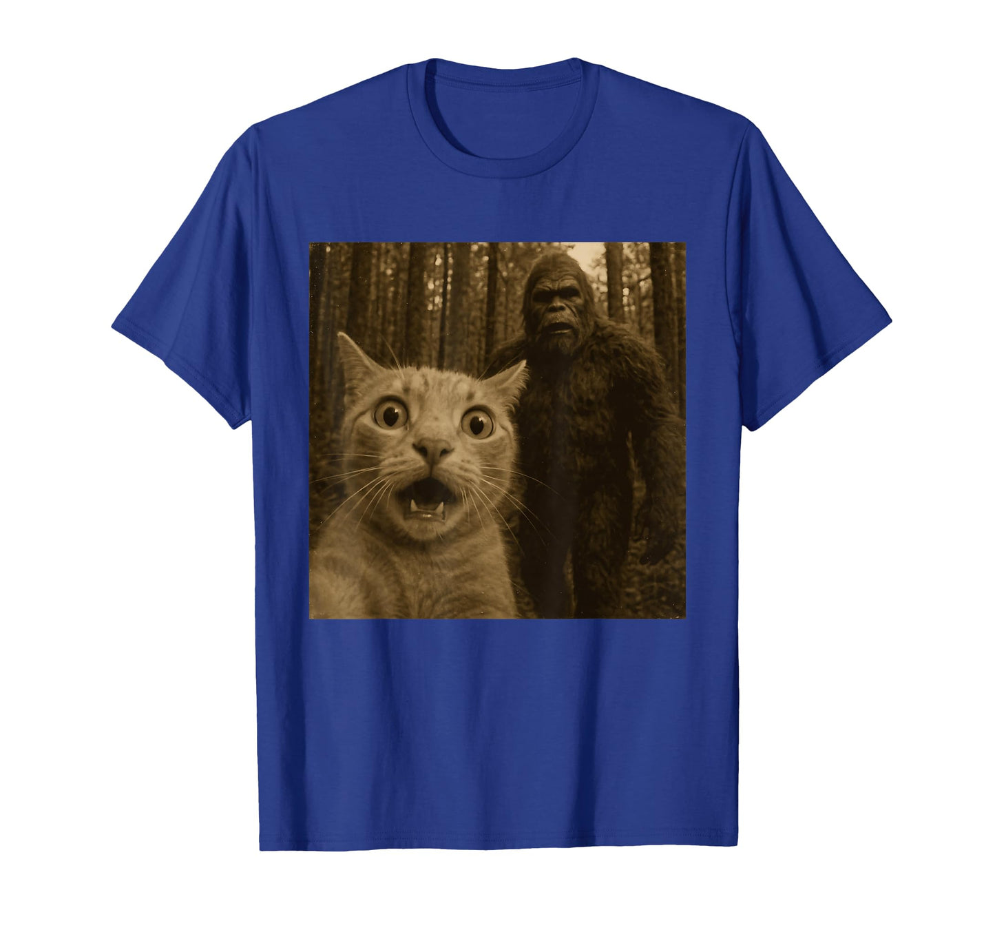 Funny Surprised Scared Cat Selfie With Sasquatsch Bigfoot T-Shirt