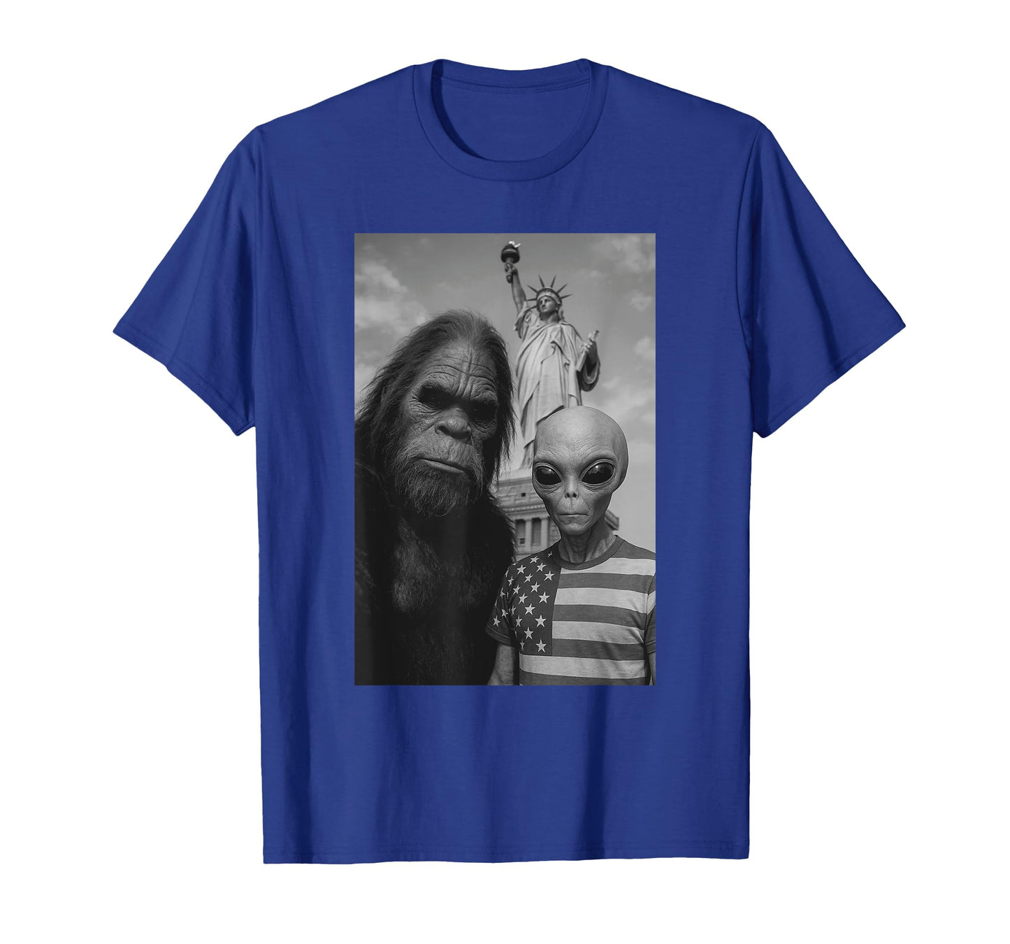 Retro Alien and Bigfoot Selfie Funny Alien Men Women T-Shirt