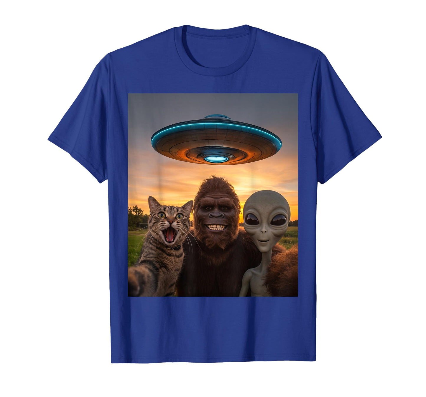 Cat Bigfoot Alien Selfie BFF Funny Photo With UFO T-Shirt