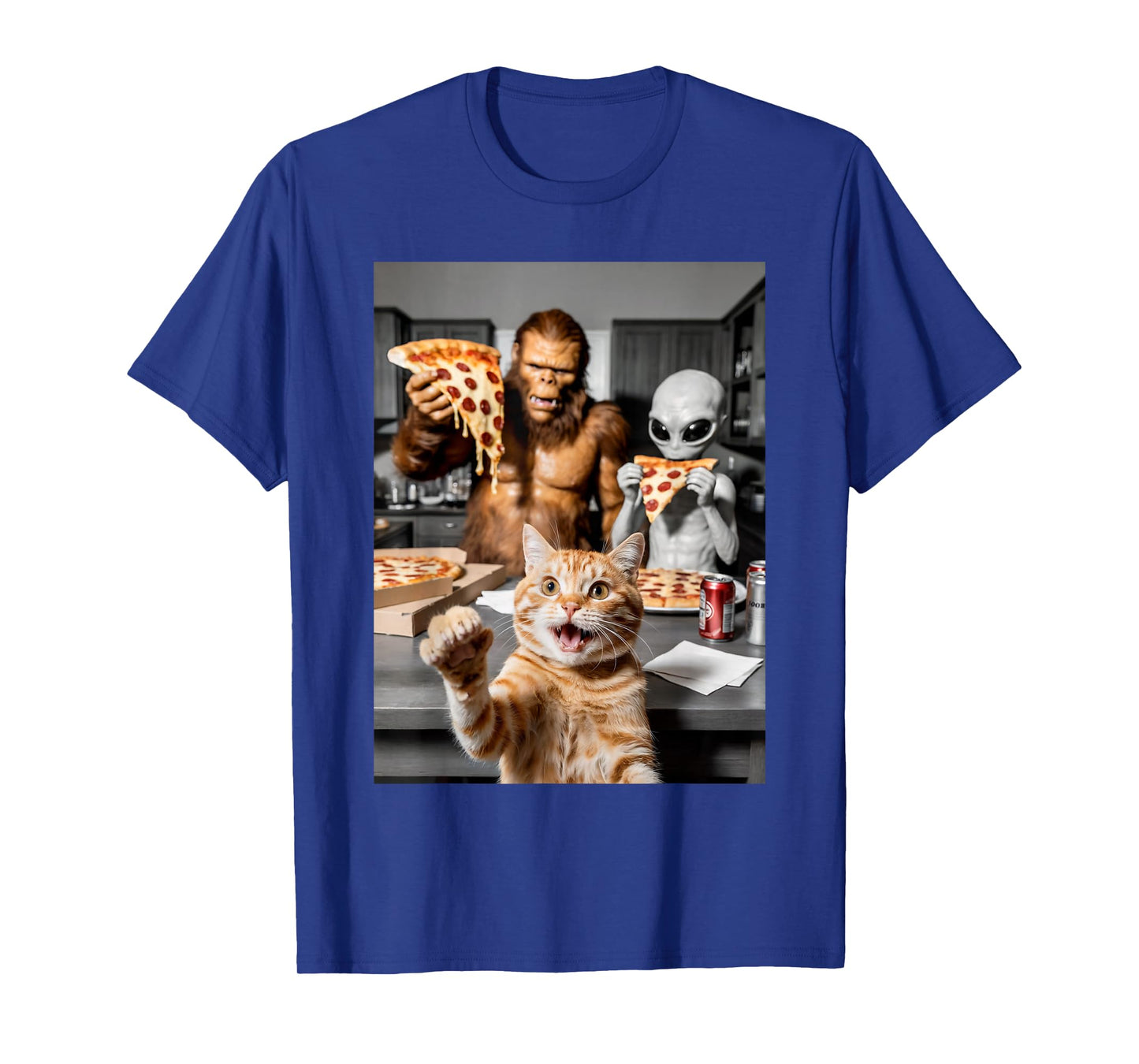 Cat Selfie Eating Pizza with Bigfoot Alien Funny Cat Graphic T-Shirt