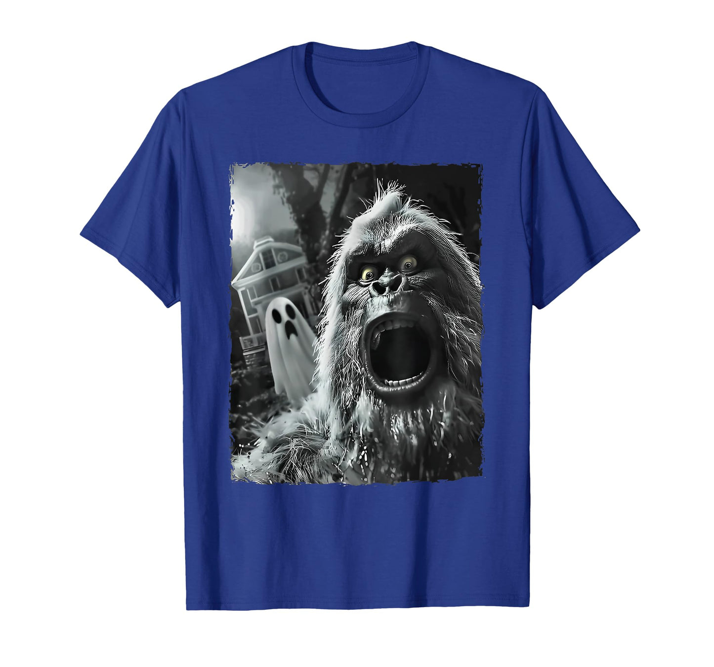 bigfoot sasquatch selfie with ghost halloween haunted house T-Shirt