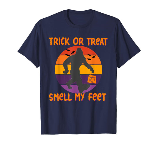 Bigfoot Halloween Trick or Treat Smell My Feet Funny T-Shirt