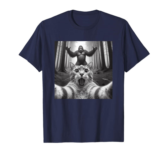 Funny Surprised Scared Cat Selfie With Sasquatsch Bigfoot T-Shirt