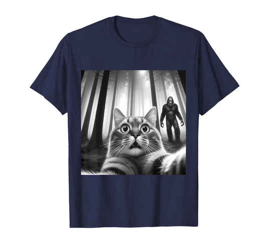 Funny Scared Cat Selfie with Bigfoot Cat Lovers Halloween T-Shirt