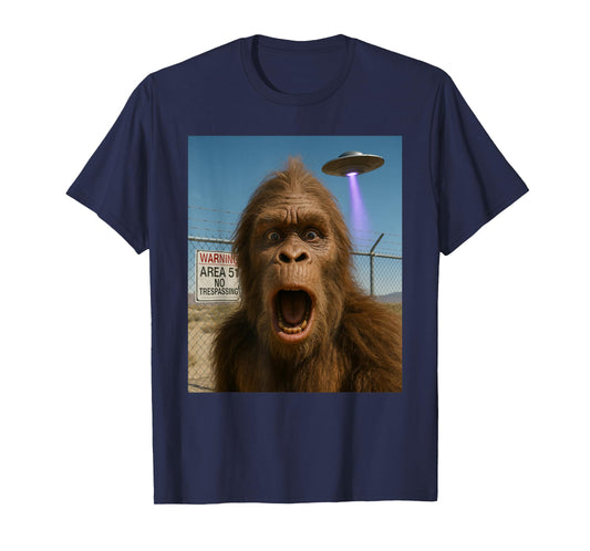Bigfoot Selfie Sasquatch Funny Area 51 T-Shirt