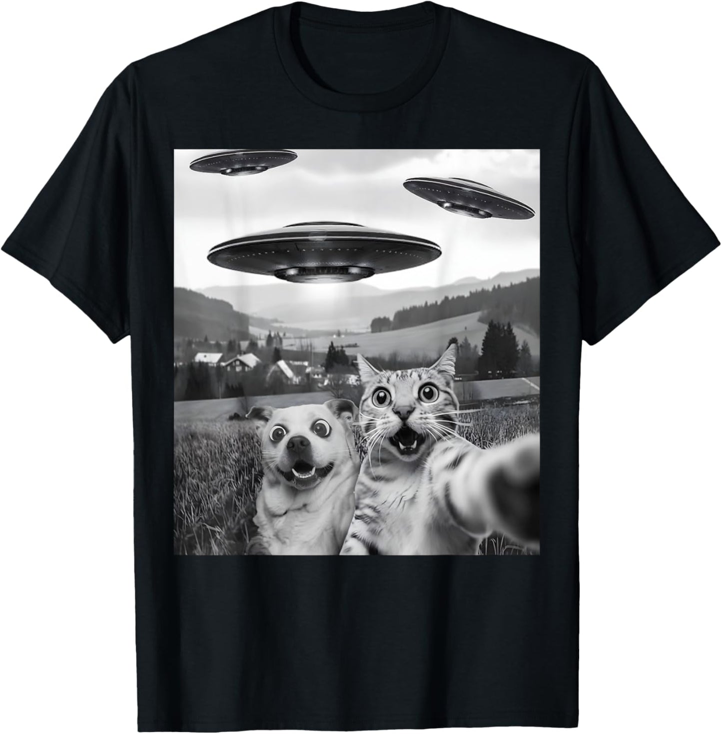 Cat and Dog Selfie With Alien UFO Funny Photo with Aliens T-Shirt