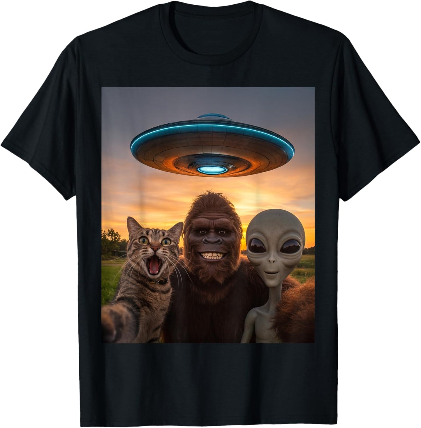 Cat Bigfoot Alien Selfie BFF Funny Photo With UFO T-Shirt