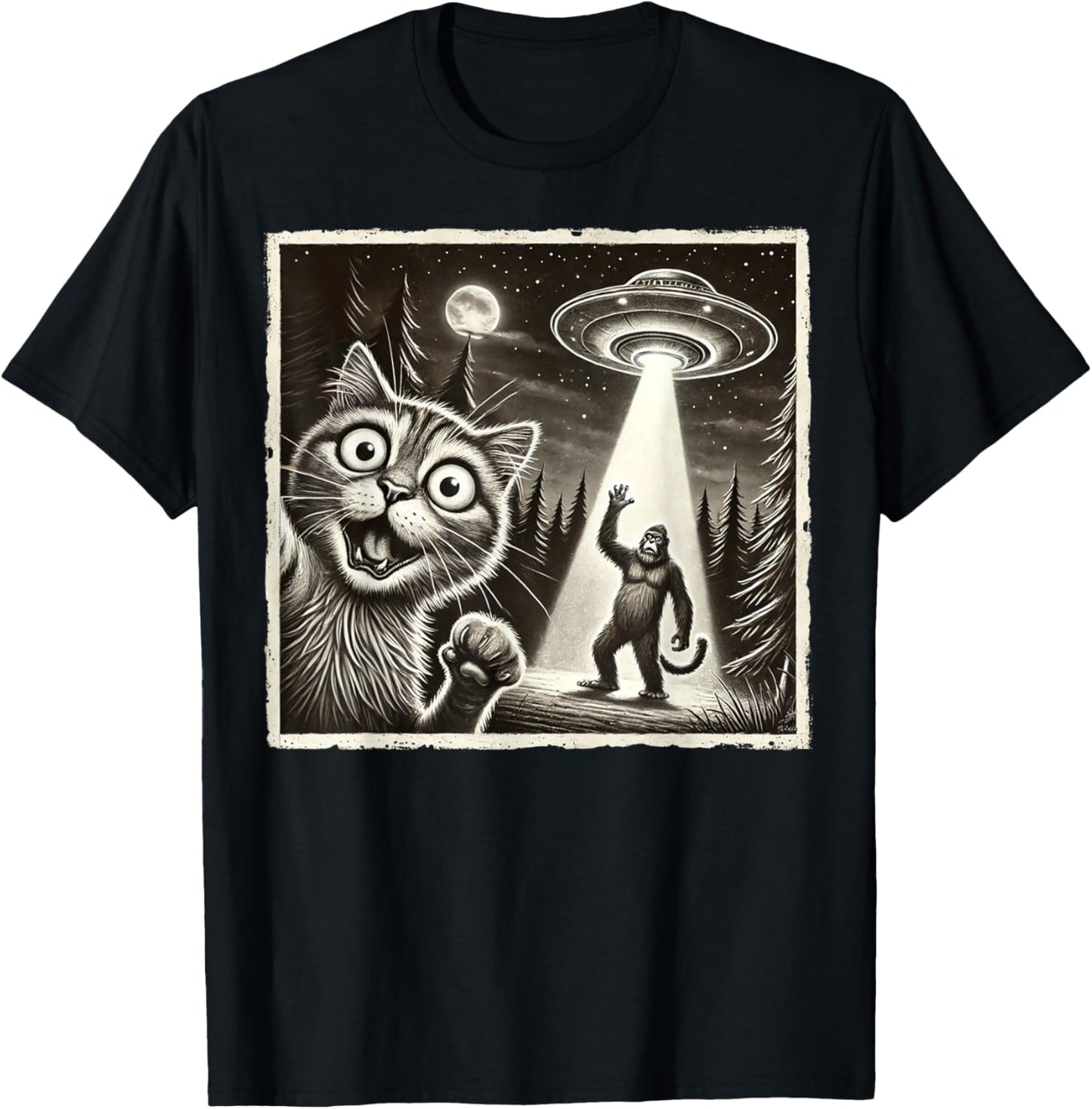 Cat Selfie With Bigfoot UFO Funny Cat Sasquatch Lover T-Shirt
