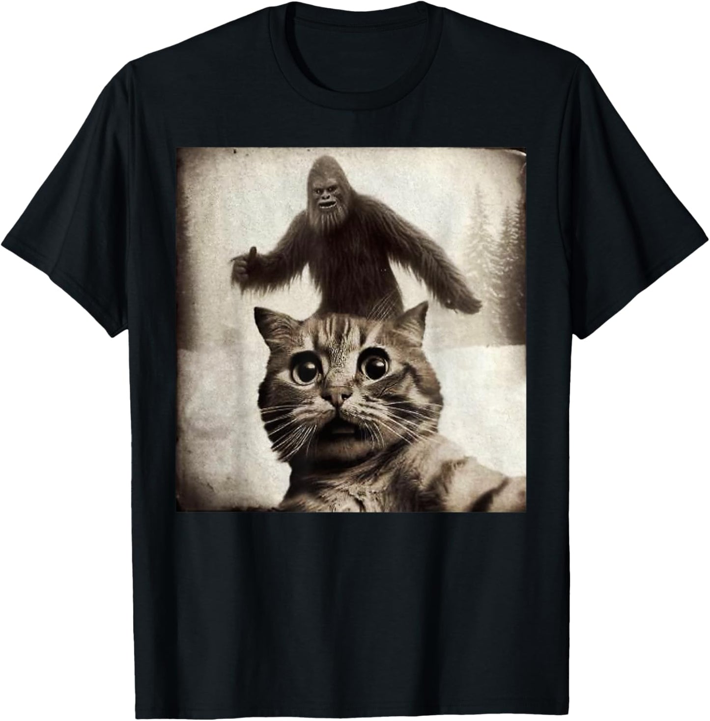 Funny Cat Selfie With Bigfoot Sasquatch Cat Bigfoot Photo T-Shirt