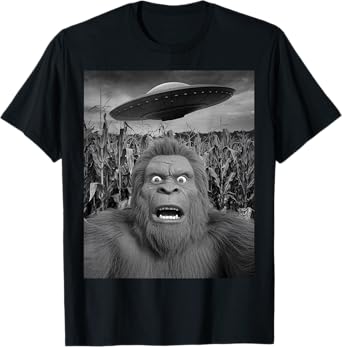 Bigfoot Selfie With Alien UFO Funny Bigfoot Gifts For Men T-Shirt