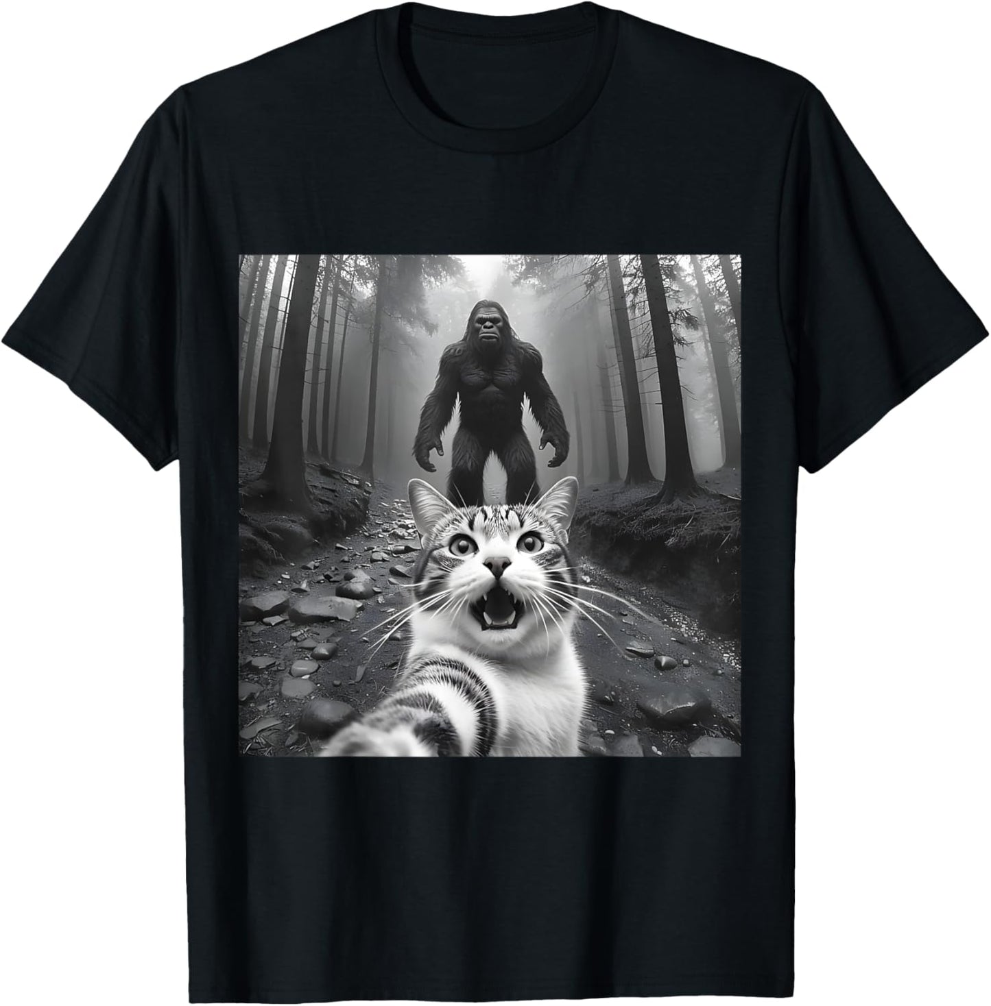 Funny Surprised Scared Cat Selfie With Sasquatsch Bigfoot T-Shirt
