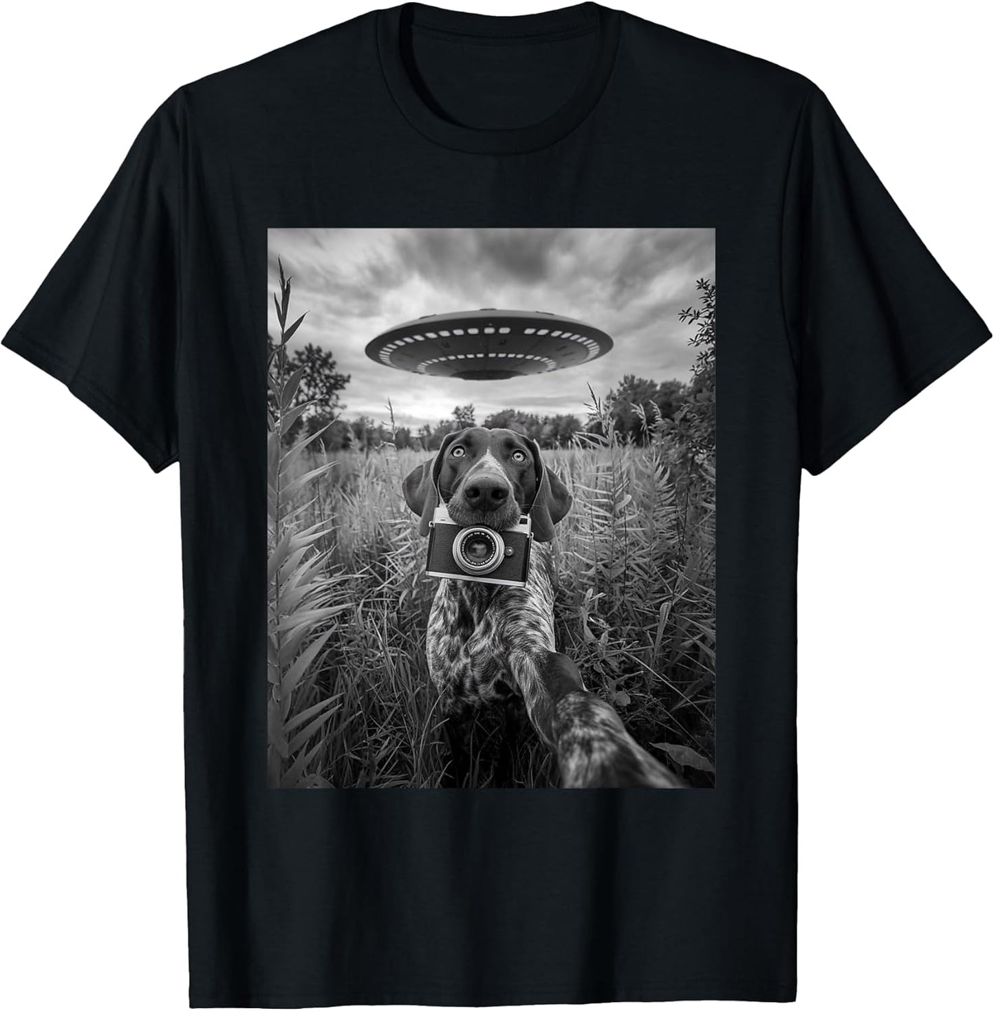 Funny German Shorthaired Pointer Ufo Selfie T-Shirt