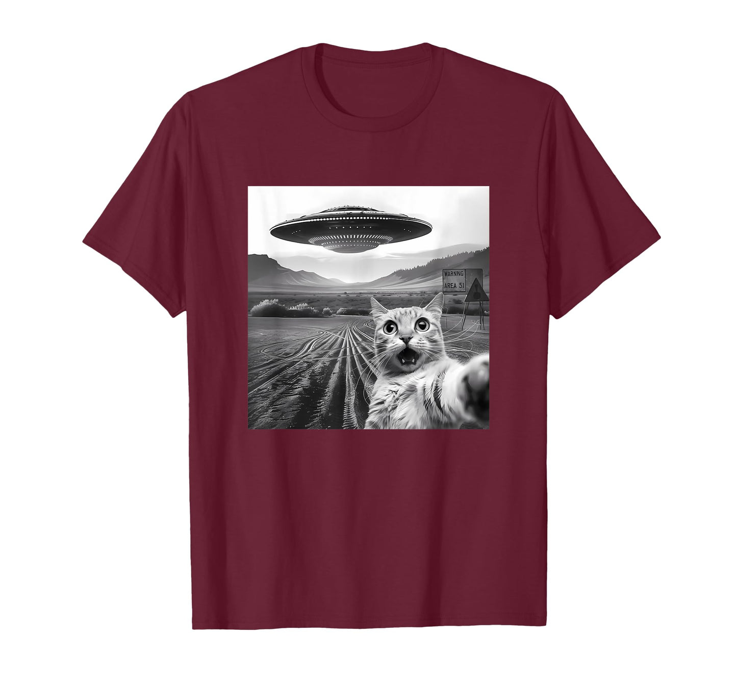 Funny Area 51 UFO Cat Selfie with Alien Cat UFOs Meme Weird T-Shirt