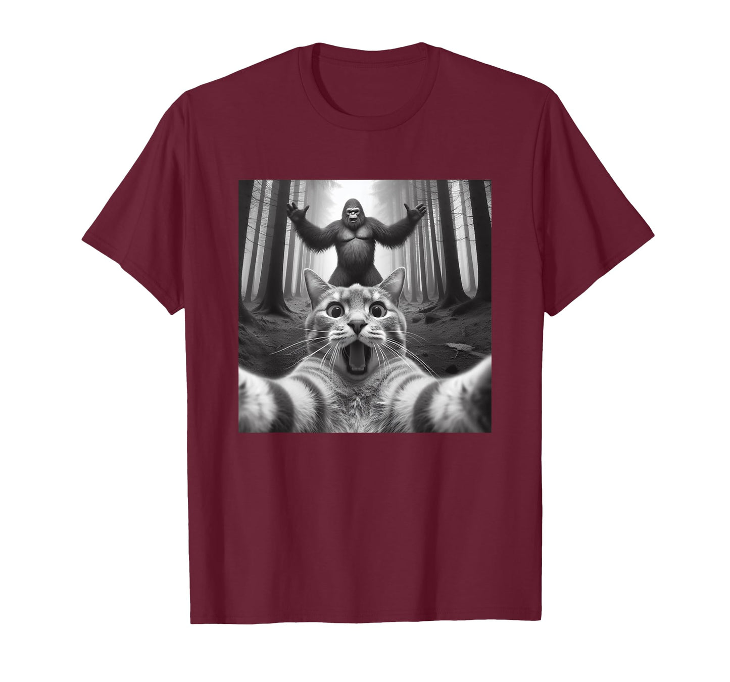 Funny Surprised Scared Cat Selfie With Sasquatsch Bigfoot T-Shirt