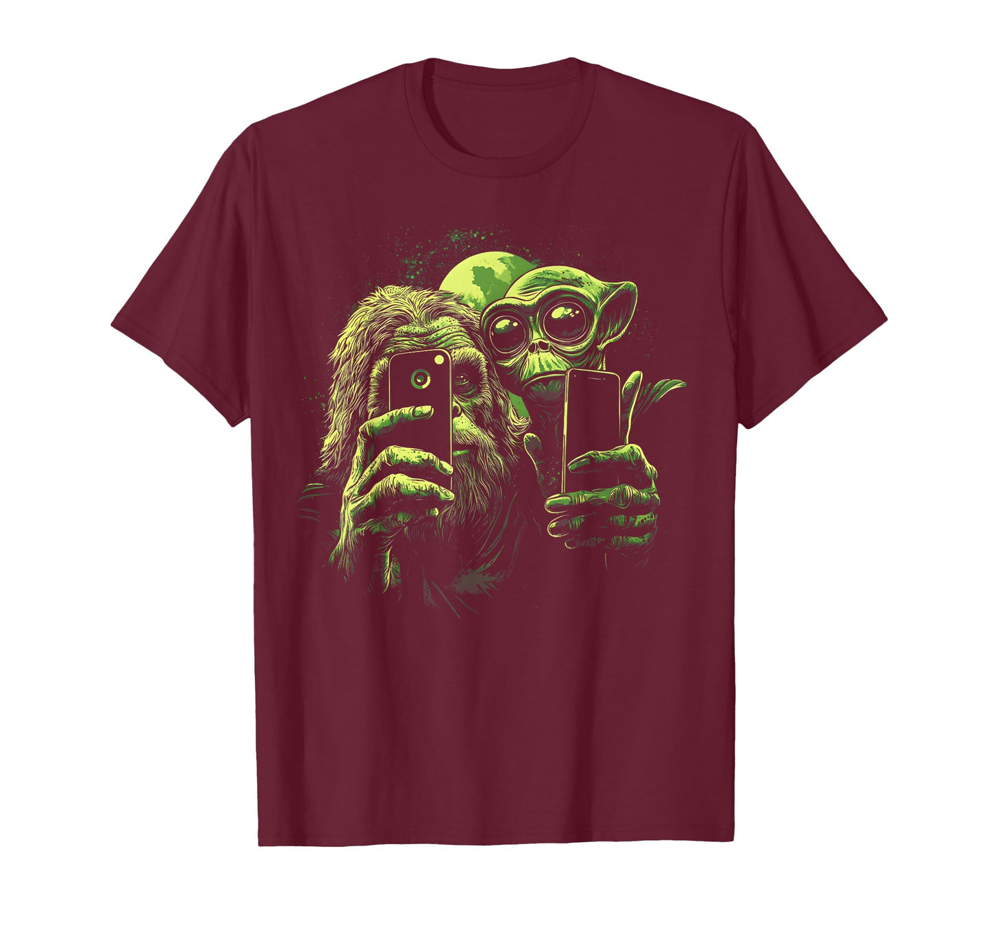 Bigfoot And Alien Sasquatch Love Selfie Funny Sarcastic T-Shirt