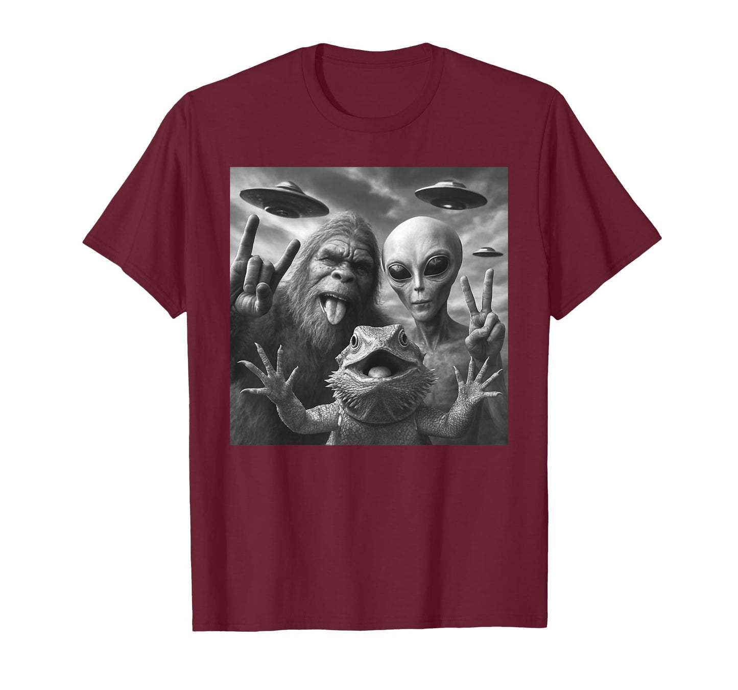 Bearded Dragon Selfie With Bigfoot & Alien Funny UFO T-Shirt