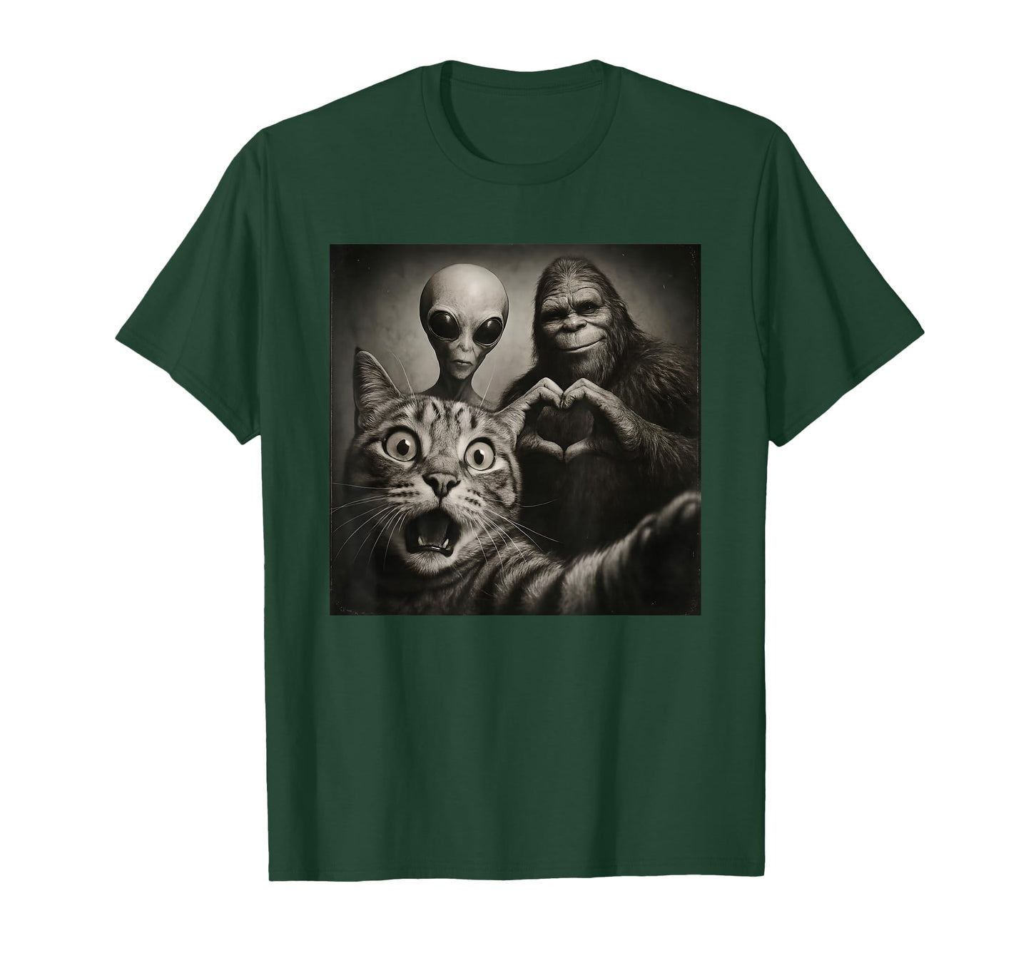 Funny Surprised Scared Cat Selfie Alien Bigfoot Sasquatch T-Shirt