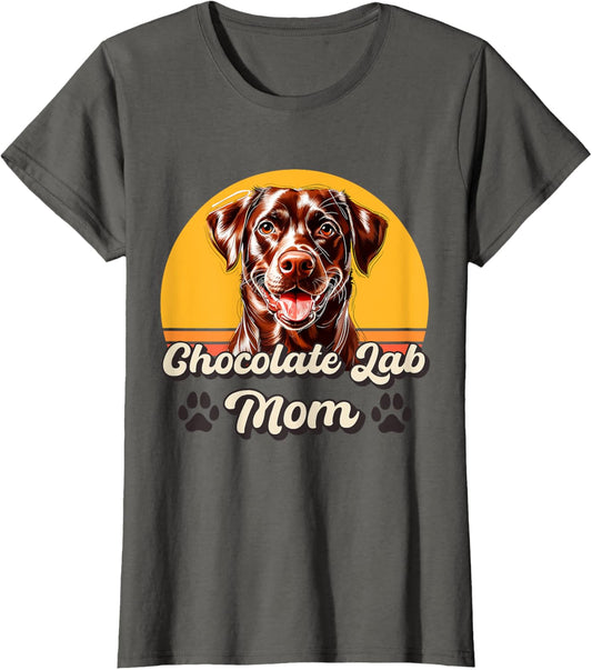 Vintage Retro Sunset Dog Mom Chocolate Lab Pet Mothers Day T-Shirt