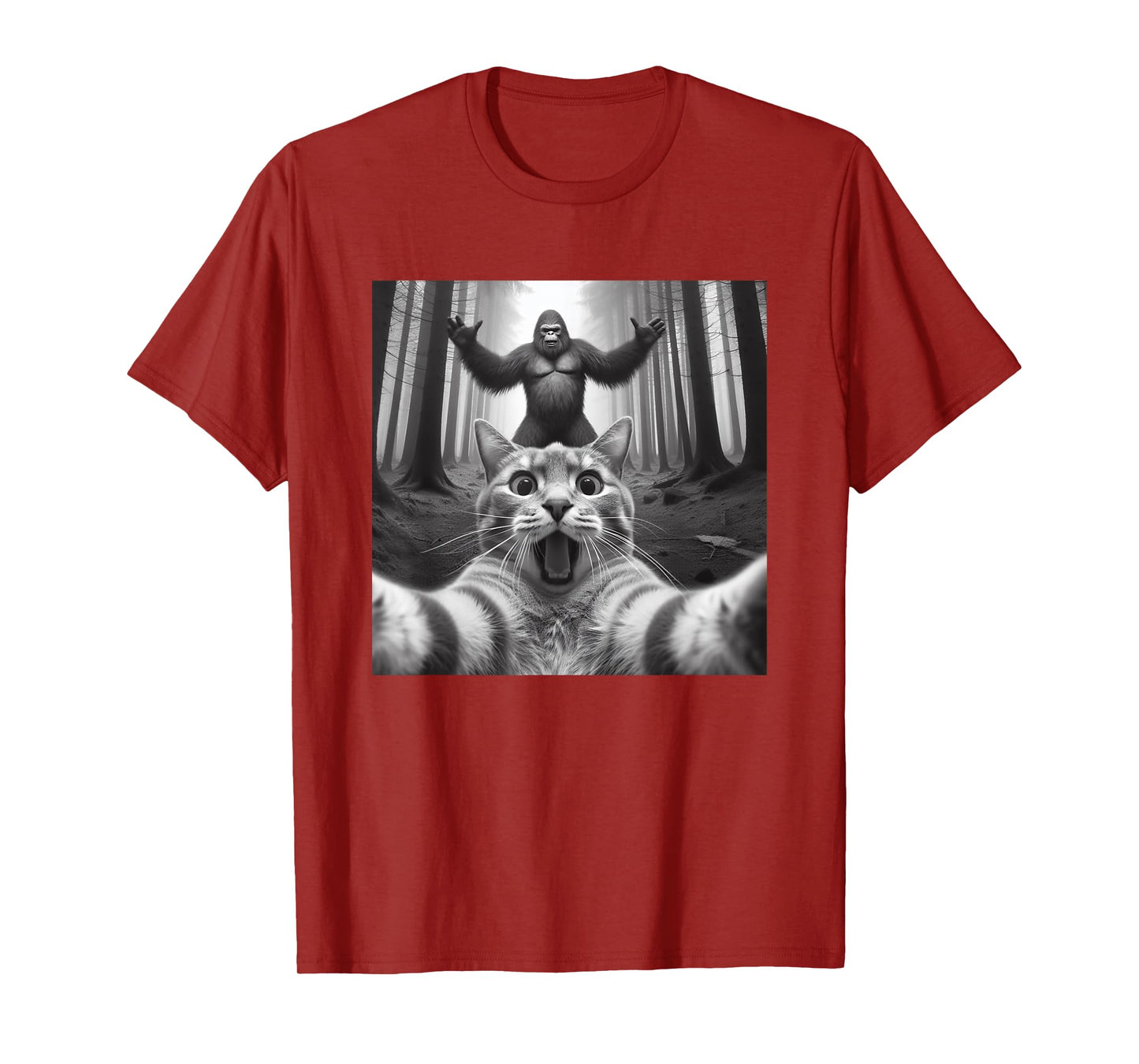Funny Surprised Scared Cat Selfie With Sasquatsch Bigfoot T-Shirt