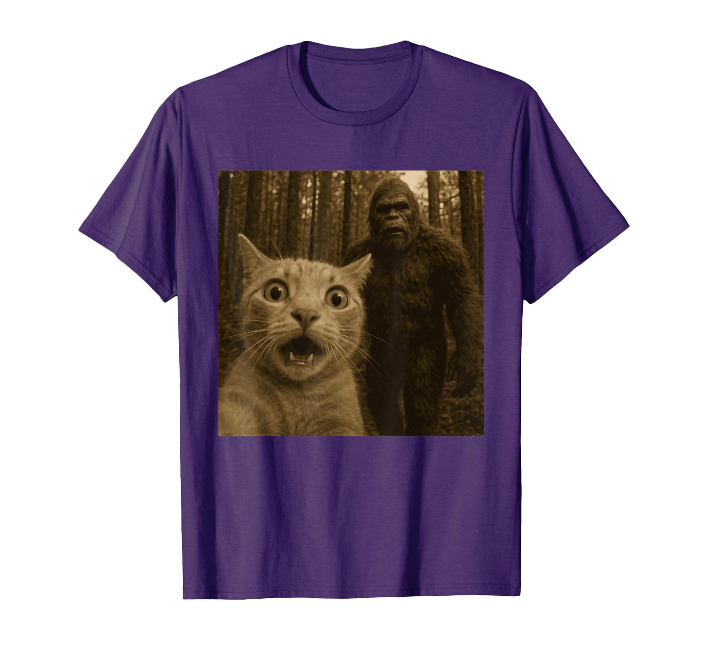 Funny Surprised Scared Cat Selfie With Sasquatsch Bigfoot T-Shirt