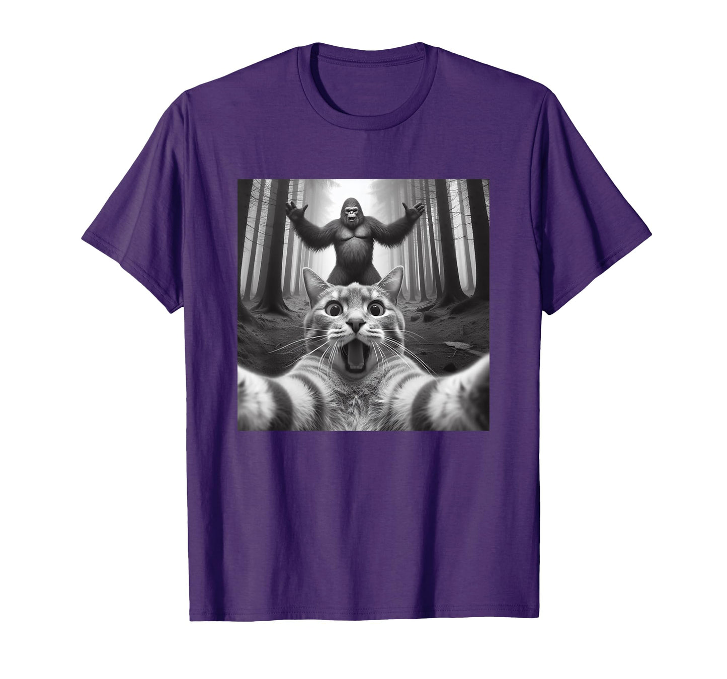 Funny Surprised Scared Cat Selfie With Sasquatsch Bigfoot T-Shirt