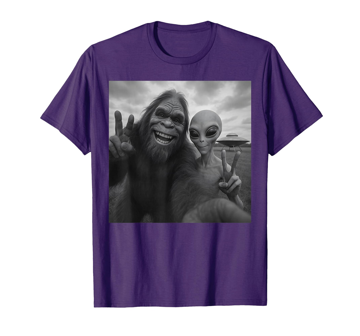 Funny Alien Bigfoot Selfie T-Shirt