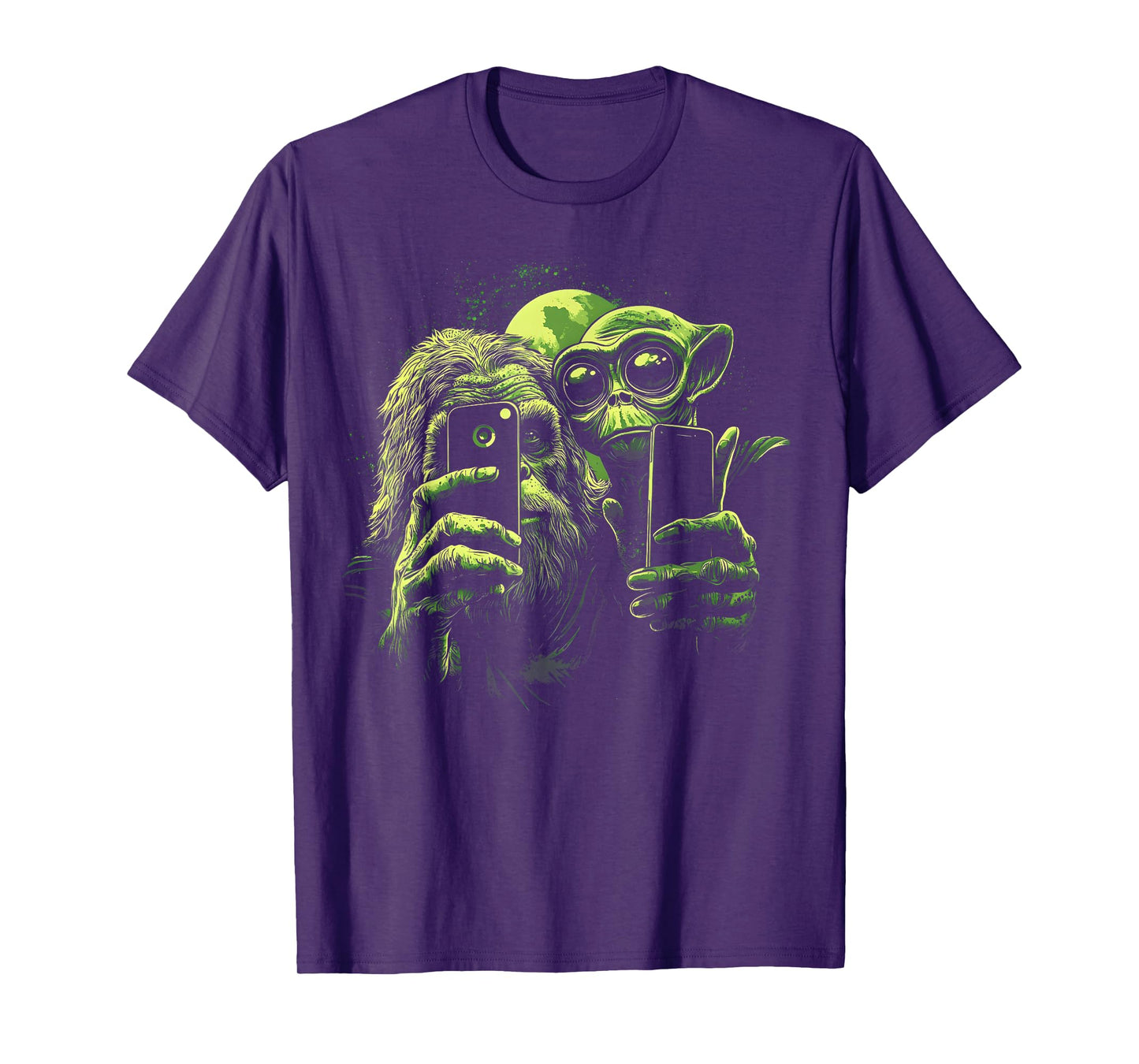 Bigfoot And Alien Sasquatch Love Selfie Funny Sarcastic T-Shirt