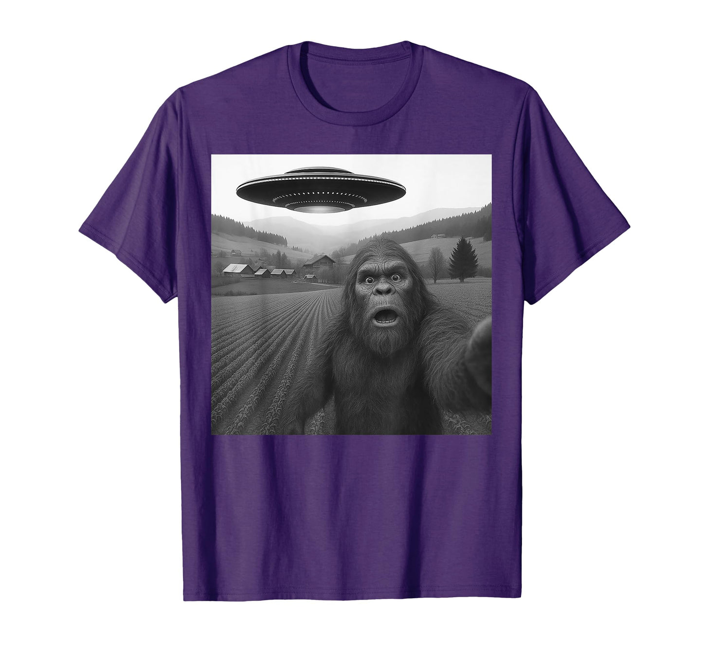 Bigfoot Selfie with Alien UFO Funny Gifts for Men Women Kid T-Shirt