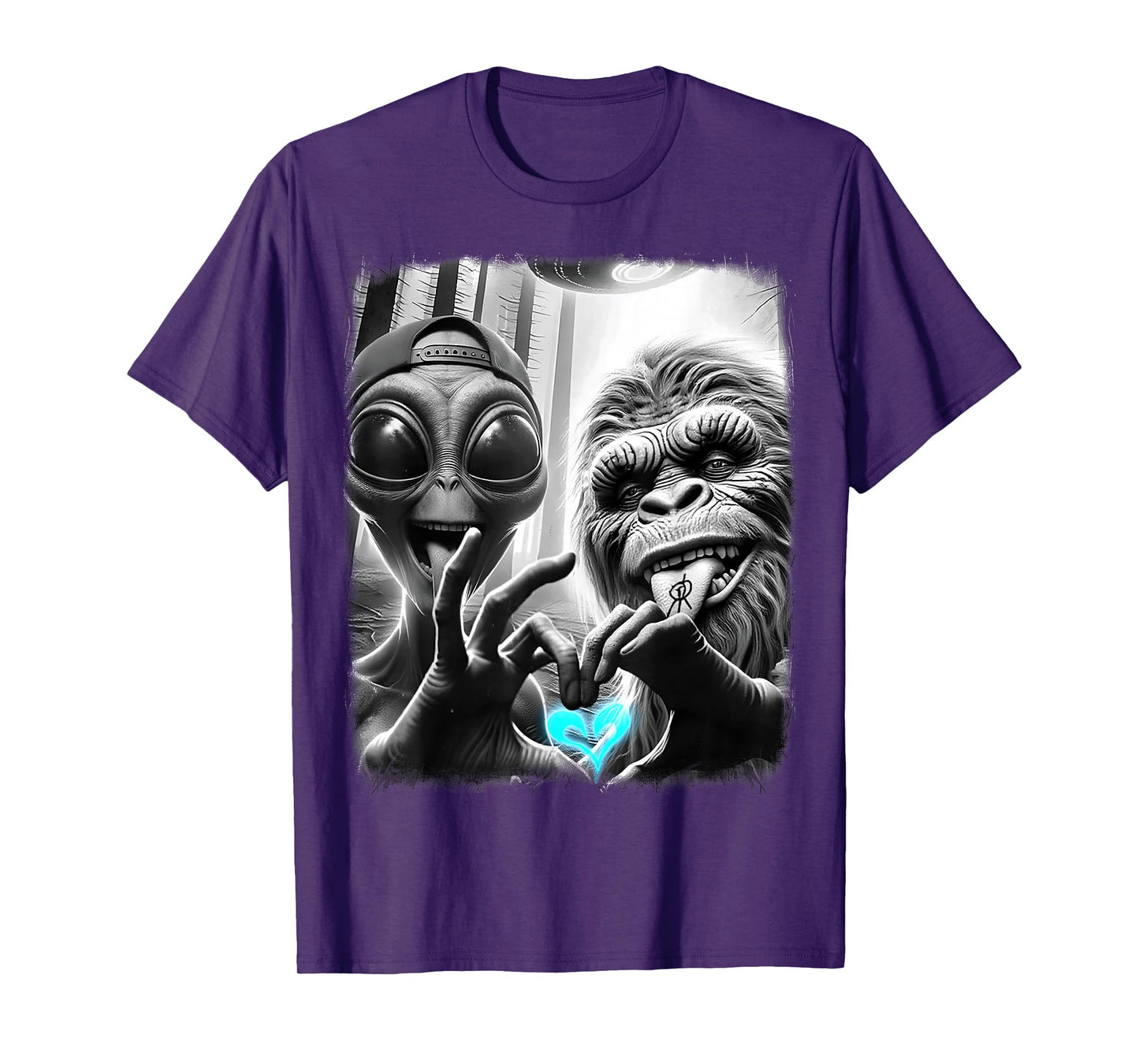 Bigfoot Sasquatch Alien Lovefest Love Hand Sign 0LTD4V T-Shirt