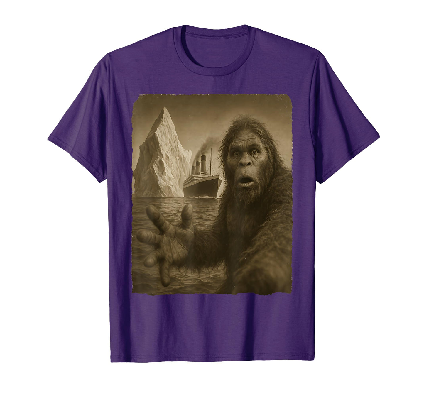 Funny Bigfoot Selfie Titanic T-Shirt