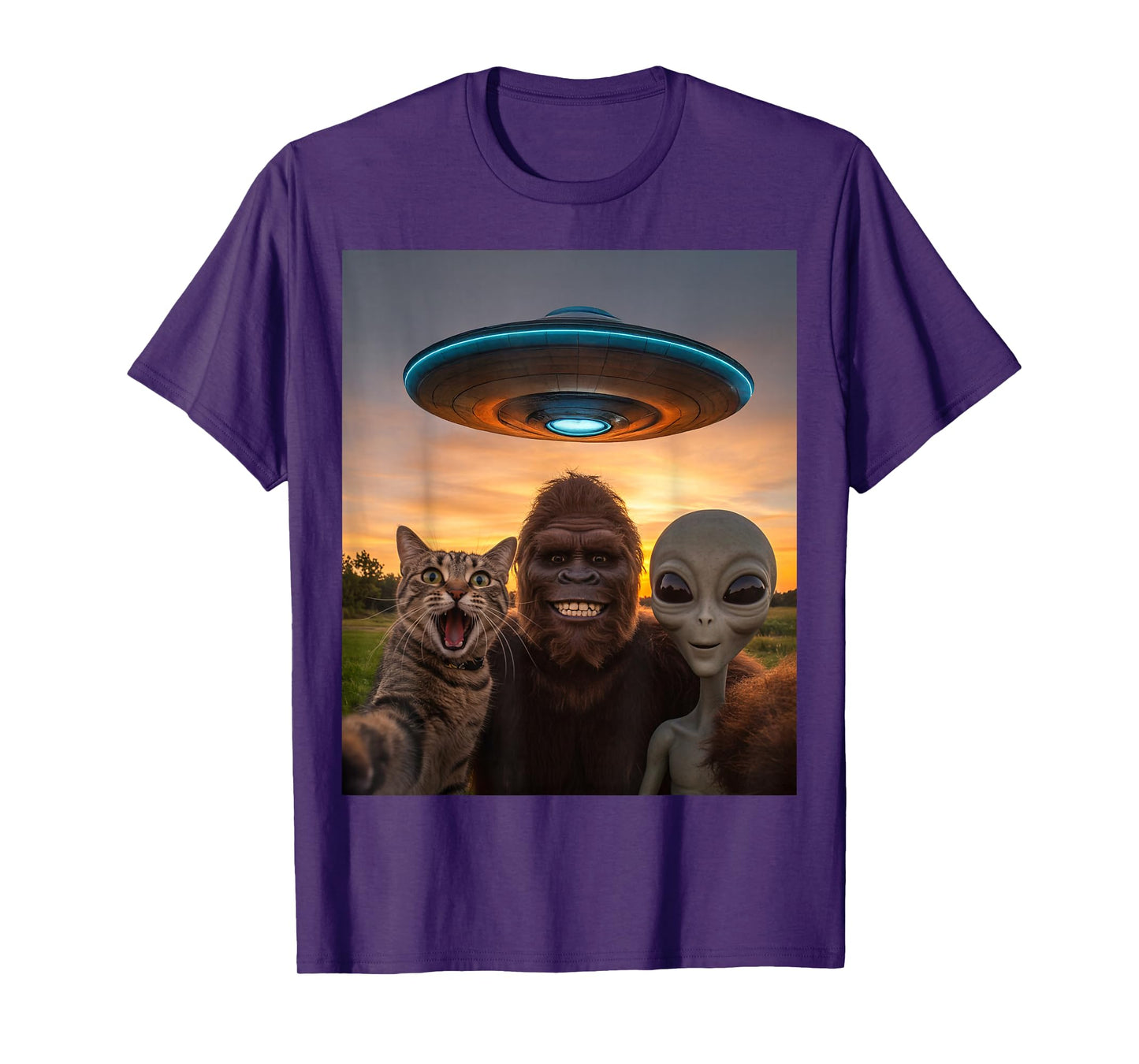 Cat Bigfoot Alien Selfie BFF Funny Photo With UFO T-Shirt