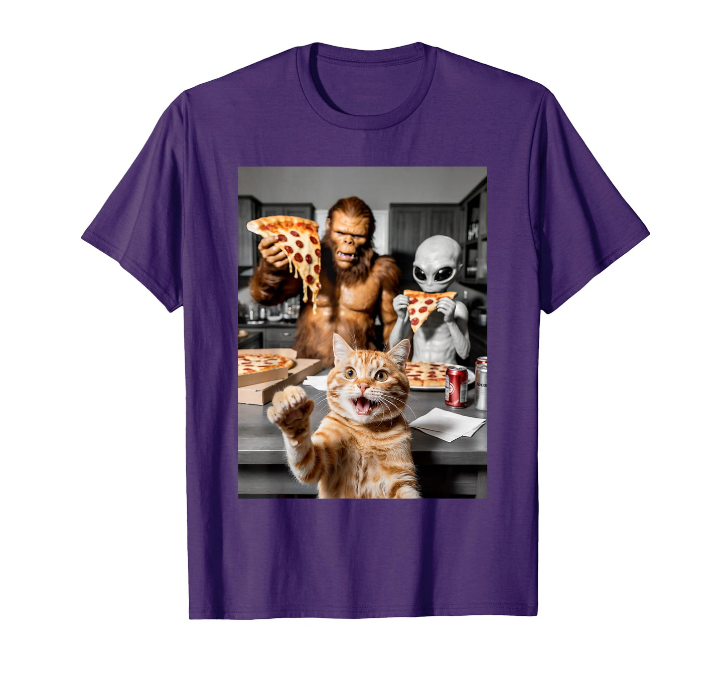 Cat Selfie Eating Pizza with Bigfoot Alien Funny Cat Graphic T-Shirt