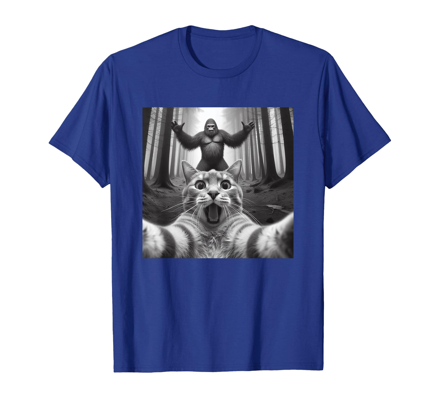Funny Surprised Scared Cat Selfie With Sasquatsch Bigfoot T-Shirt