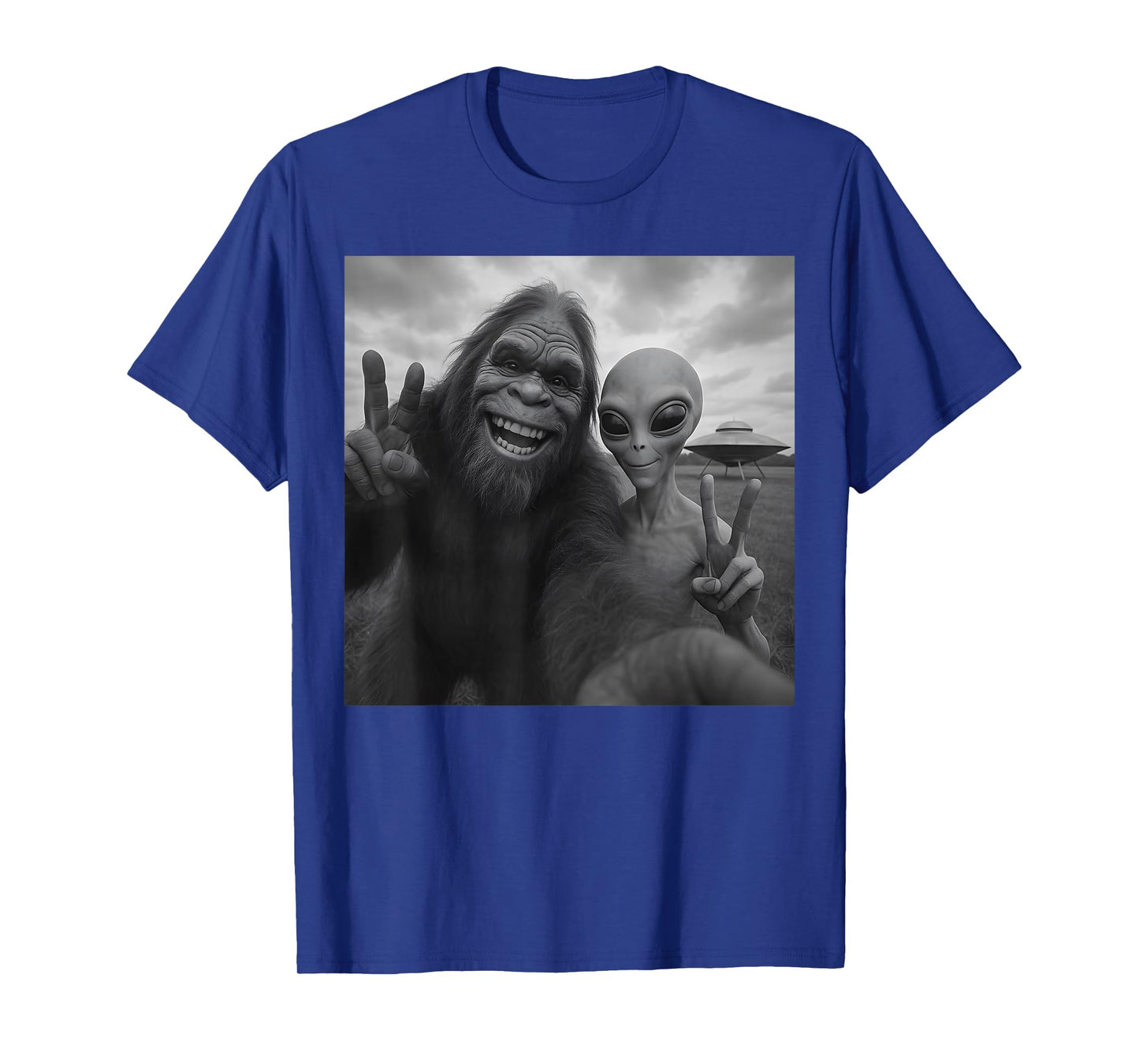 Funny Alien Bigfoot Selfie T-Shirt
