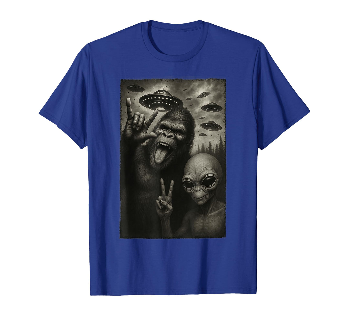 Funny Selfie Bigfoot Alien Sasquatch Rock On Hand Sign UFO T-Shirt