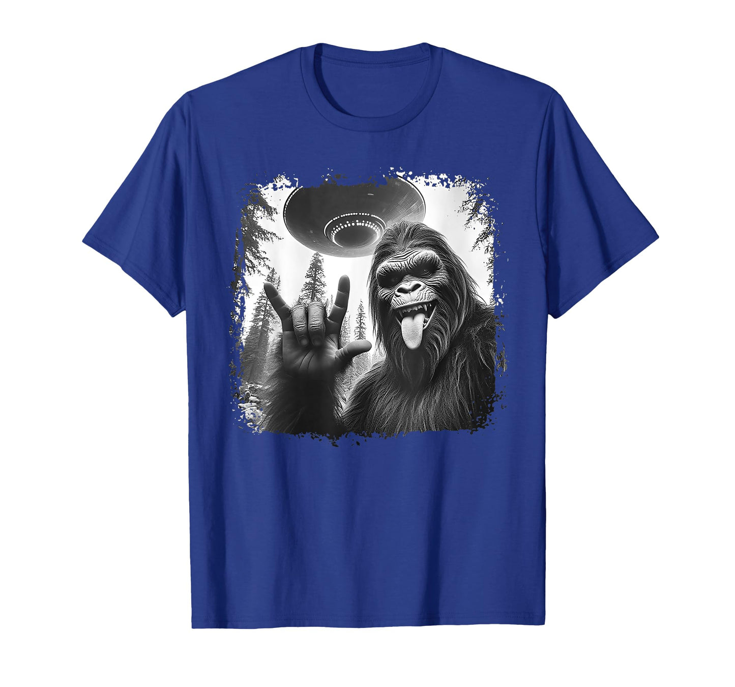 Funny Sasquatch Bigfoot Rock On Selfie with UFO Alien T-Shirt
