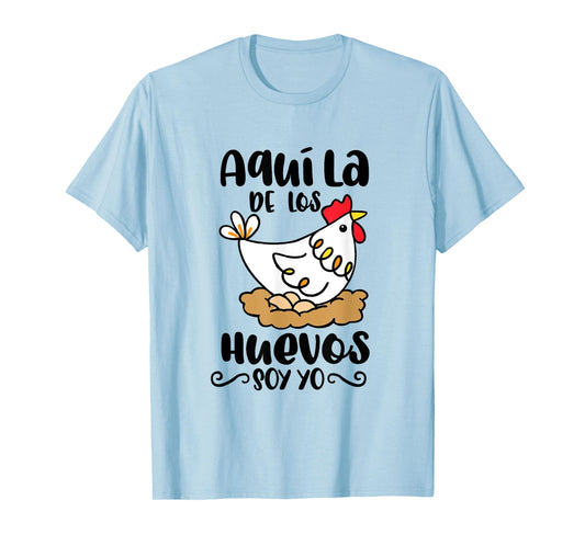 Aqui La De Los Huevos Soy Yo Mexican Spanish Pun Mama Latina T-Shirt
