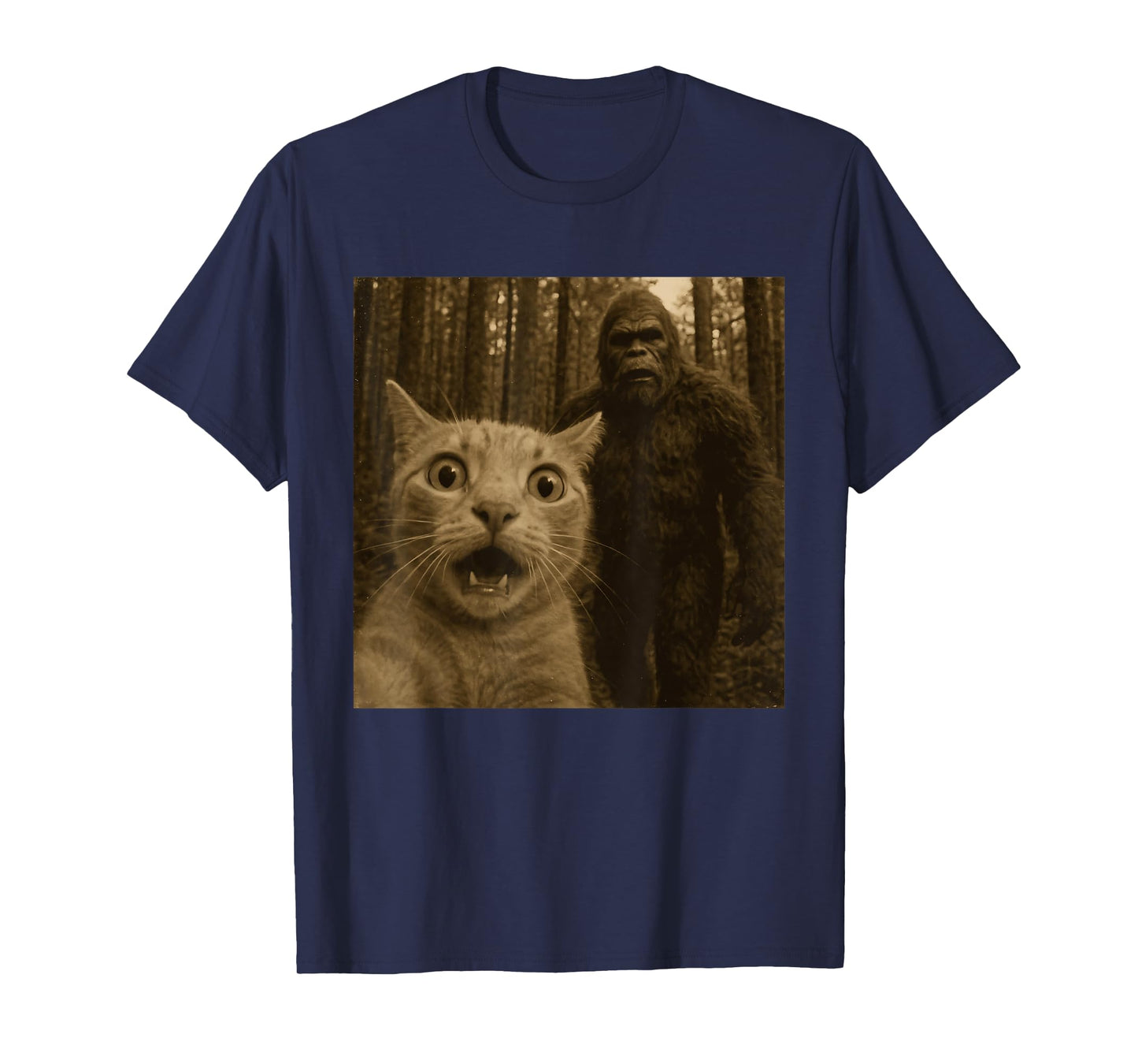Funny Surprised Scared Cat Selfie With Sasquatsch Bigfoot T-Shirt