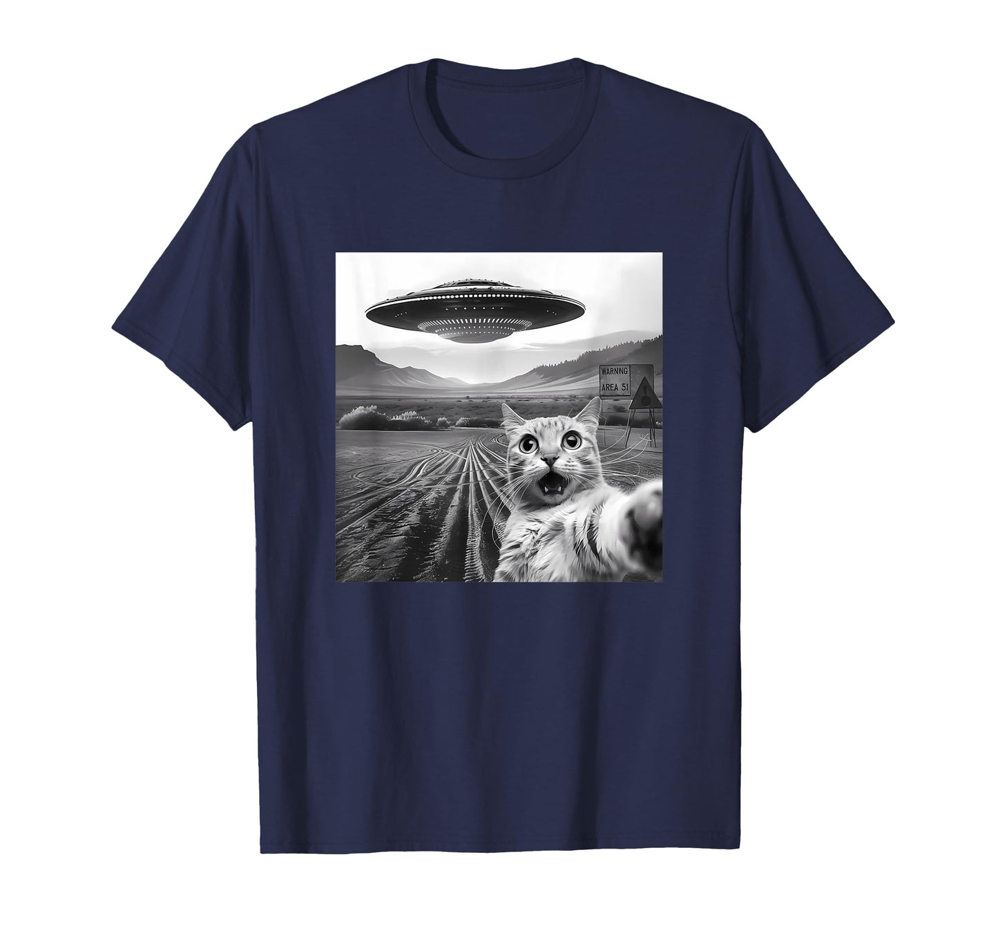 Funny Area 51 UFO Cat Selfie with Alien Cat UFOs Meme Weird T-Shirt