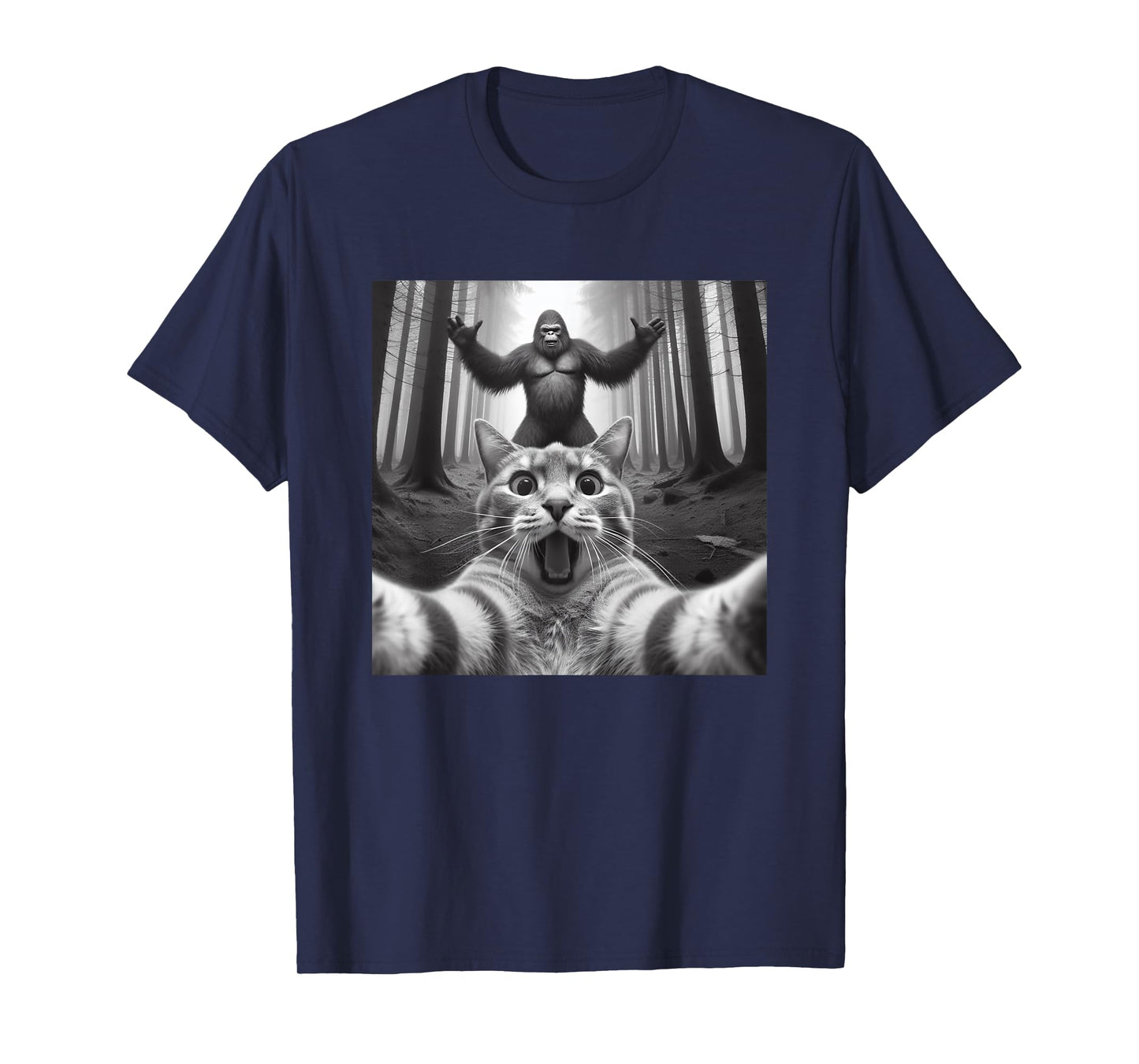 Funny Surprised Scared Cat Selfie With Sasquatsch Bigfoot T-Shirt