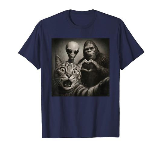 Funny Surprised Scared Cat Selfie Alien Bigfoot Sasquatch T-Shirt