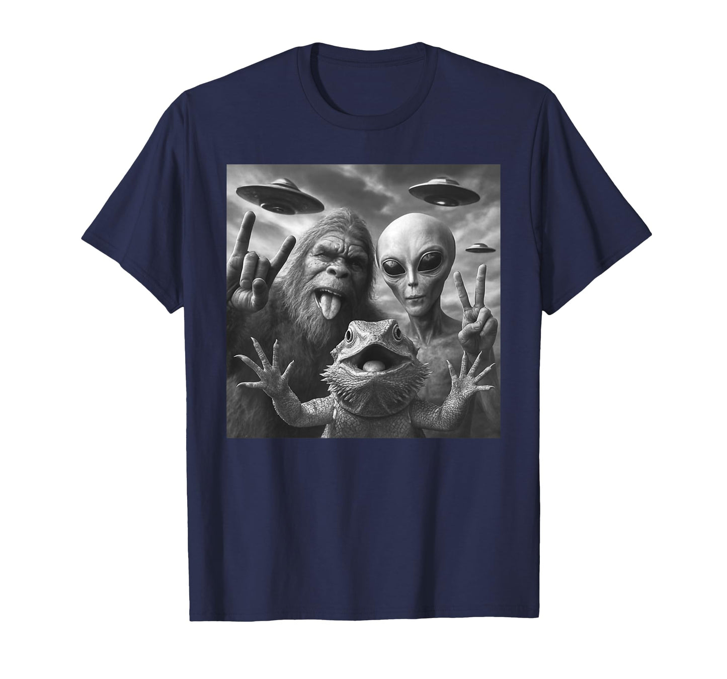 Bearded Dragon Selfie With Bigfoot & Alien Funny UFO T-Shirt