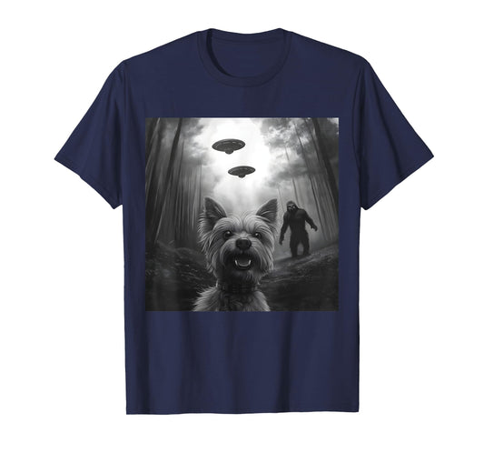 Yorkie vs. Bigfoot – Funny Yorkshire Terrier Alien Encounter T-Shirt