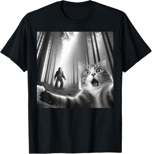 Funny Tee Surprised Scared Cat Selfie With Bigfoot Sasquatch T-Shirt