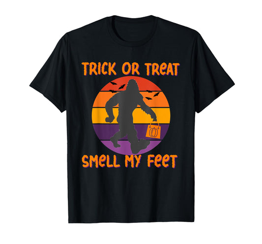 Bigfoot Halloween Trick or Treat Smell My Feet Funny T-Shirt