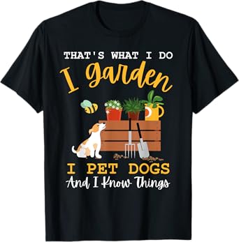 Gardener Mom I Garden I Pet Dogs And I Know Things Plants T-Shirt