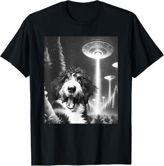 Funny Bernedoodle Alien UFO Taking a Selfie Dog Mom Dad T-Shirt