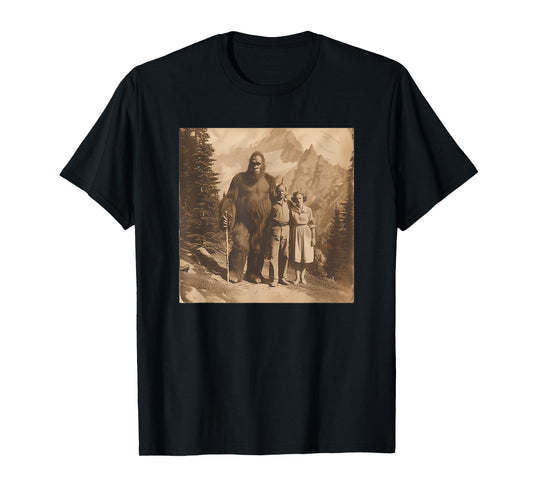 Funny Bigfoot Photo Vintage Hiking Sasquatch Bigfoot Fans T-Shirt