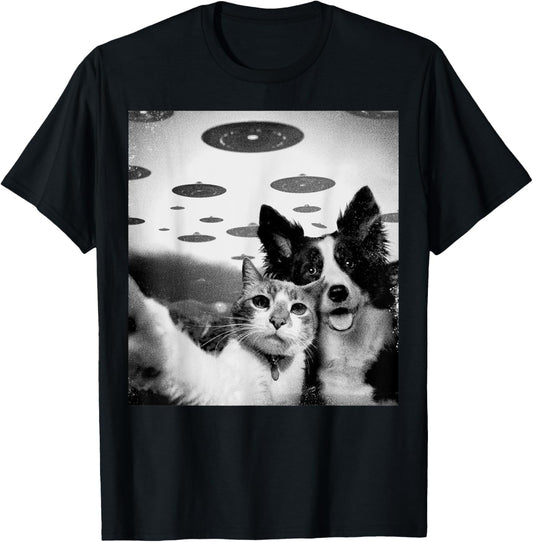 Cat And Dog Selfie With Alien UFOs Funny Weird Graphic Mens T-Shirt