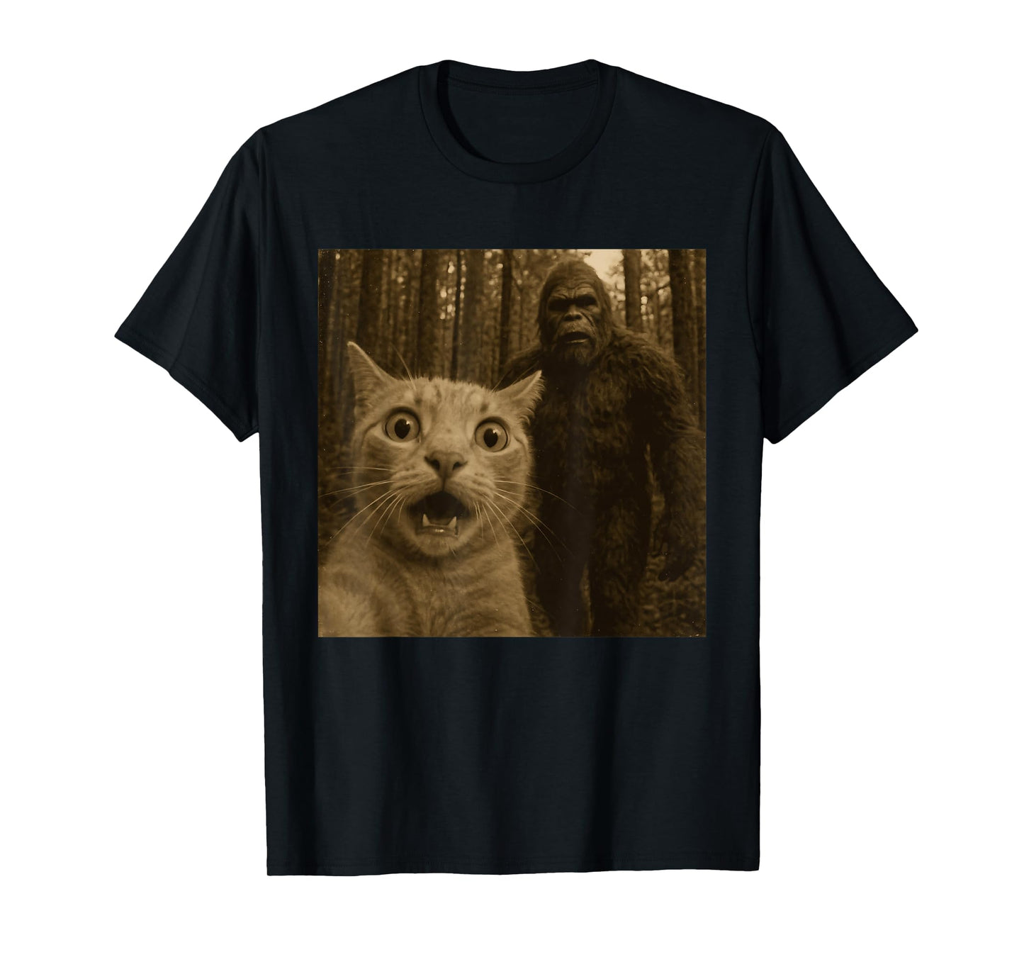 Funny Surprised Scared Cat Selfie With Sasquatsch Bigfoot T-Shirt